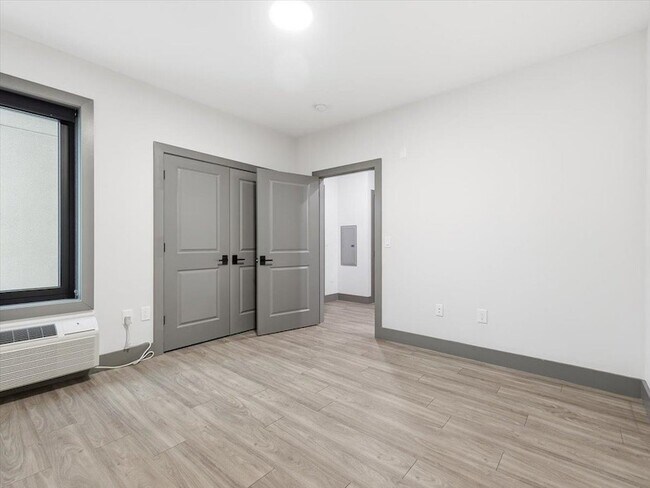 Building Photo - 531 32nd St