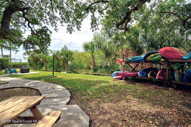 Building Photo - 300 Columbia Dr