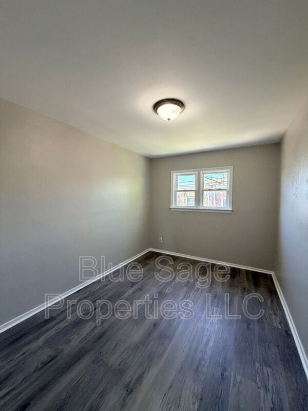 Building Photo - 1012 Burnside Rd