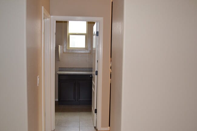 Building Photo - 1715 W Pelican Dr