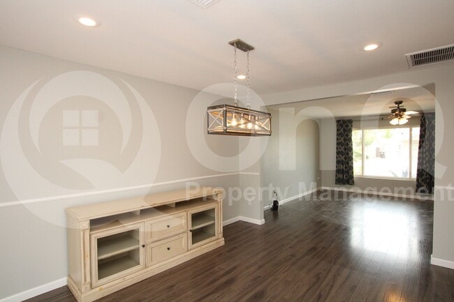 Building Photo - 8033 E Weldon Ave