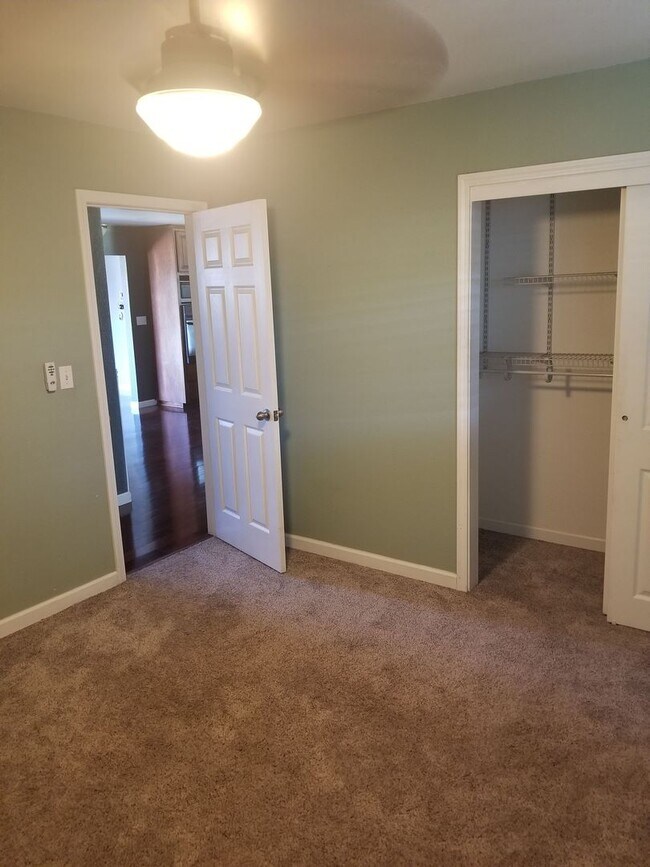 Building Photo - Charming 3 bedroom 2 bathroom home located...