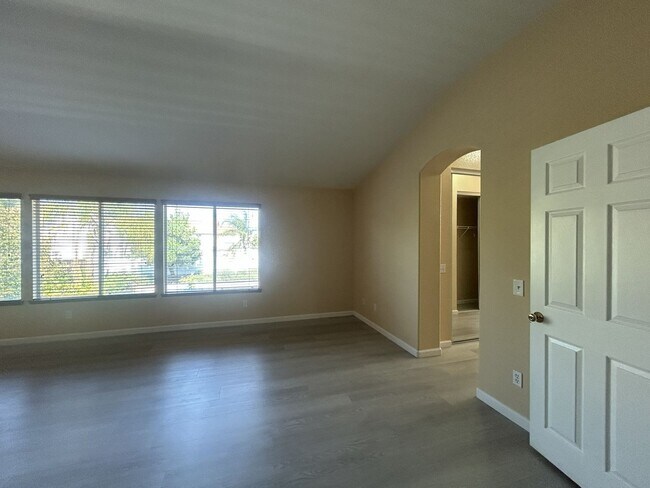 Building Photo - 37978 Spur Dr