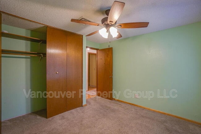 Building Photo - 403 NE 123rd Ave