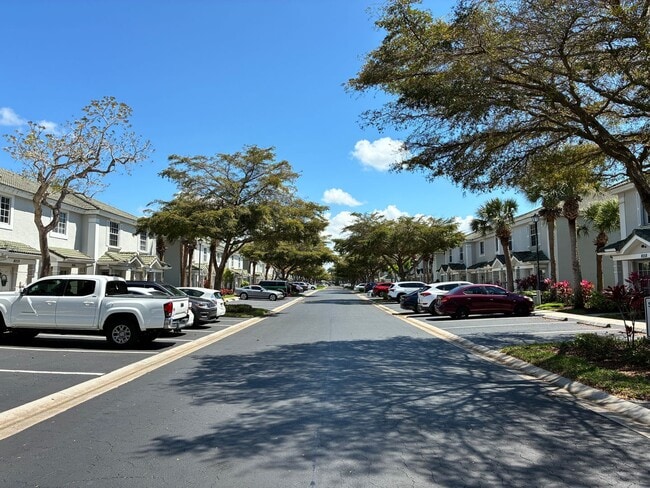 Building Photo - 8050 Pacific Beach Dr
