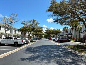 Building Photo - Peaceful Paradise in Fort Myers – Move-In Ready