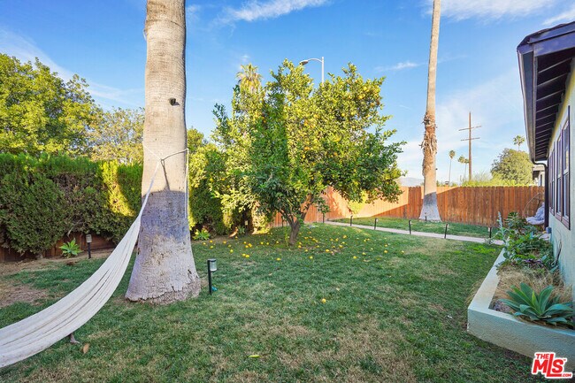 Building Photo - 14828 Saticoy St