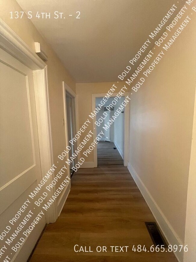 Building Photo - 137 S 4th St