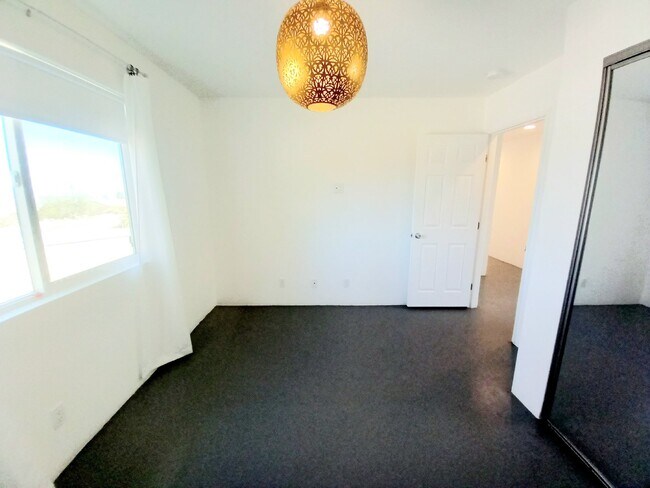 Building Photo - Fantastic Rental Opportunity in South Josh...