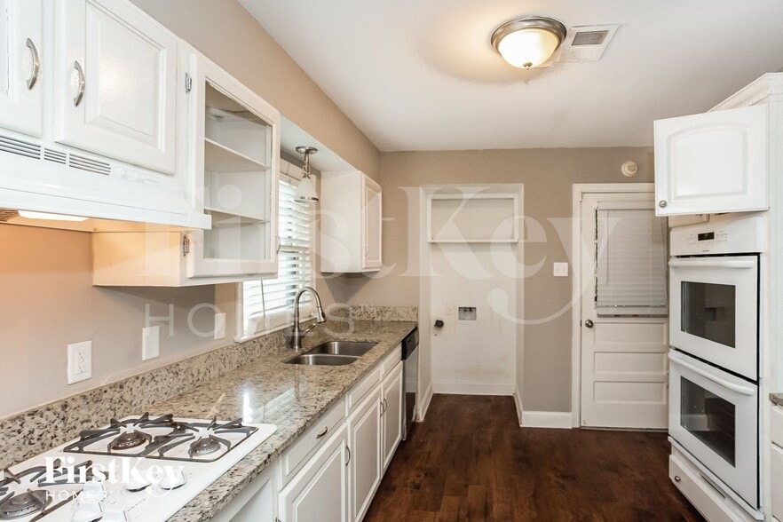 Building Photo - 4549 Leatherwood Ave