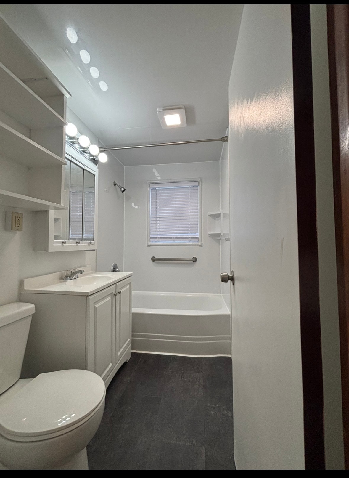 Bathroom - 4440 La France St