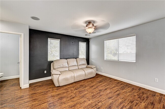 Building Photo - 10425 MIHELA Ave