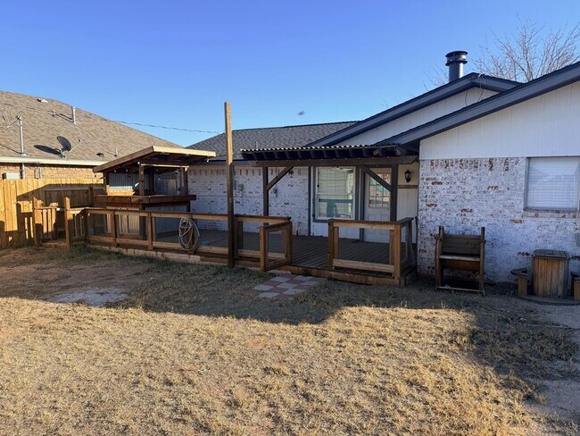 Building Photo - 663 Duke Ave