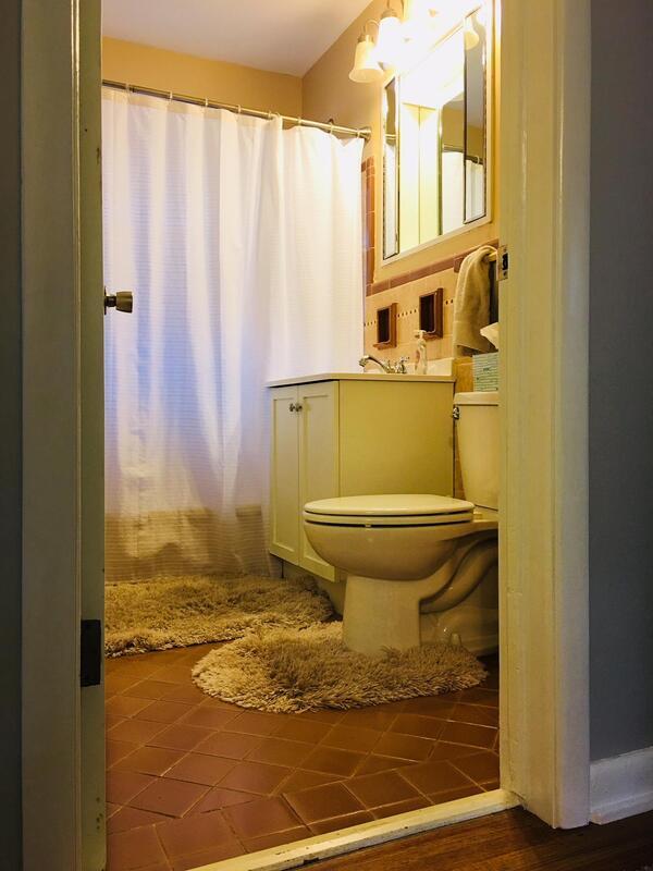 Building Photo - 5624 Lake St