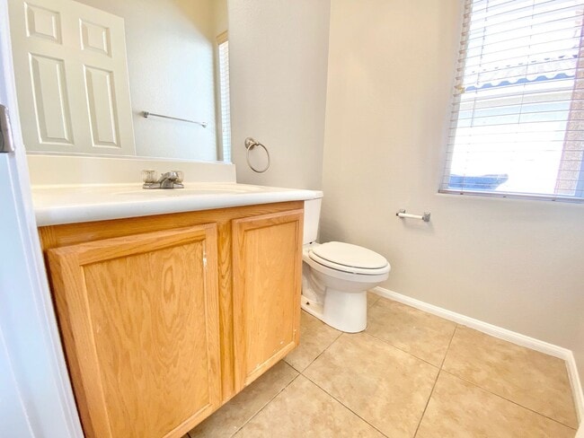 Building Photo - BEAUTIFUL 3 BEDROOMS 2.5 BATHS 2 STORY SINGLE FAMILY HOME WITH 2 CAR GARAGE