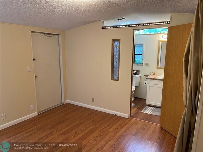 Building Photo - 3161 SW 53rd Ave