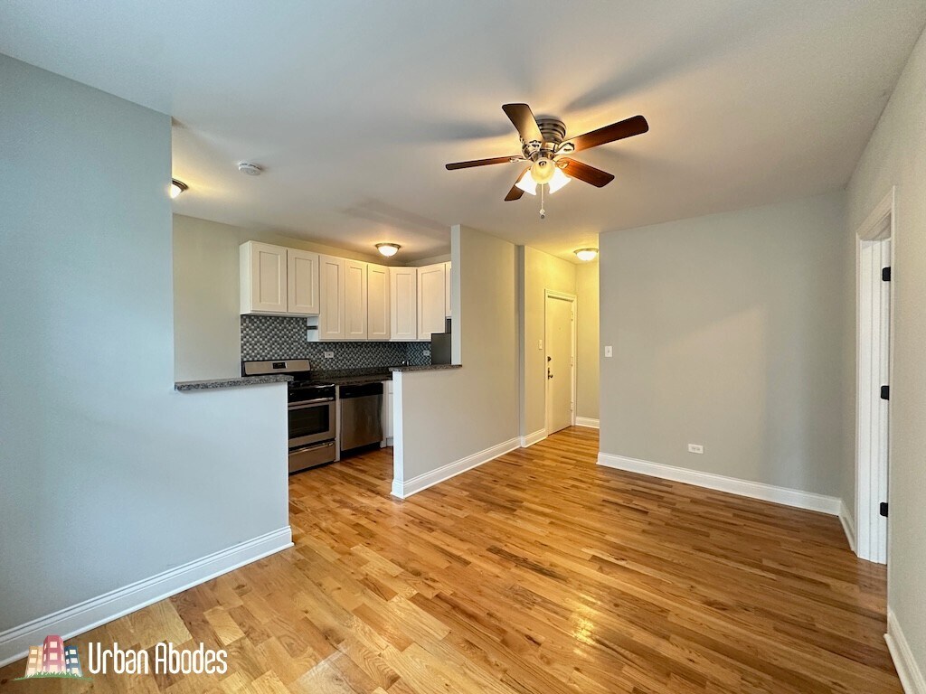 Building Photo - 523 W Melrose St