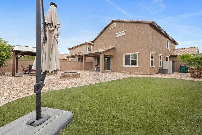 Building Photo - 11904 W Farmall Dr