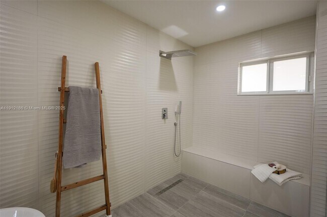 Building Photo - 19450 SW 125th Ave