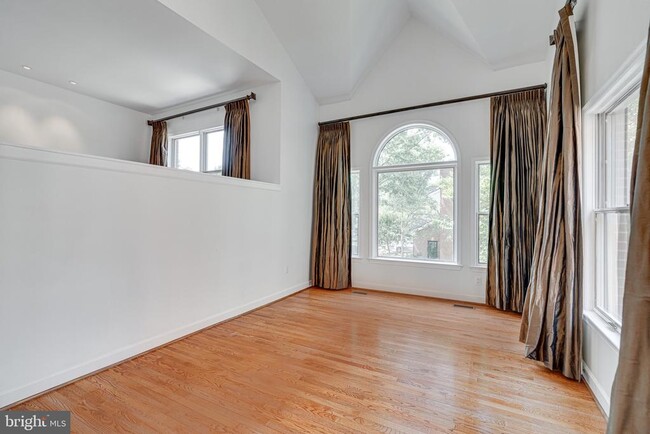 Building Photo - 1498 Hampton Hill Cir