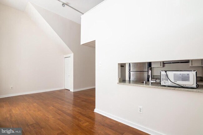 Building Photo - 1035 Spruce St