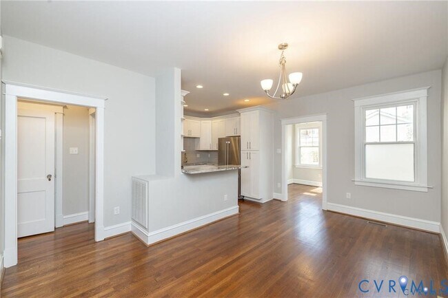 Building Photo - 2302 Maplewood Ave