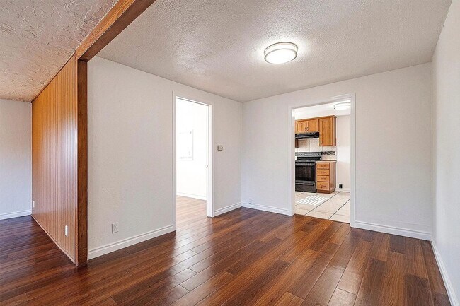 Building Photo - 757 S 8th Ave