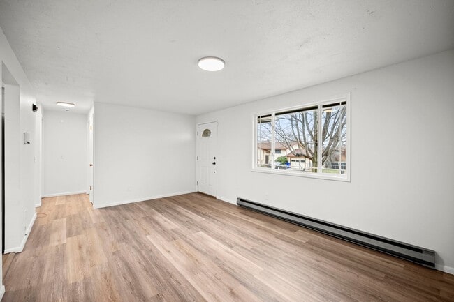 Building Photo - Great Location! - 3 Bedroom Valley Home!