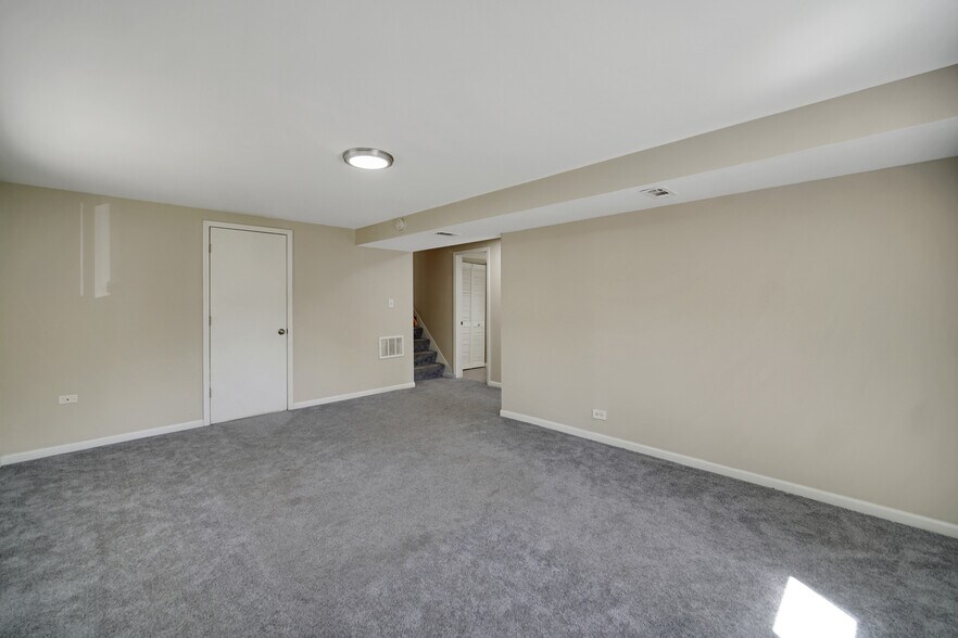Building Photo - 22W362 Hackberry Dr