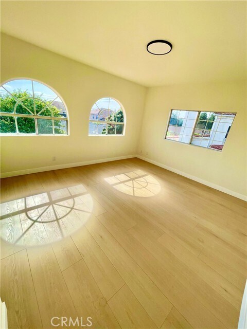 Building Photo - 5320 N Muscatel Ave