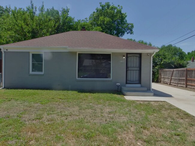 Building Photo - 2027 N Spruce St
