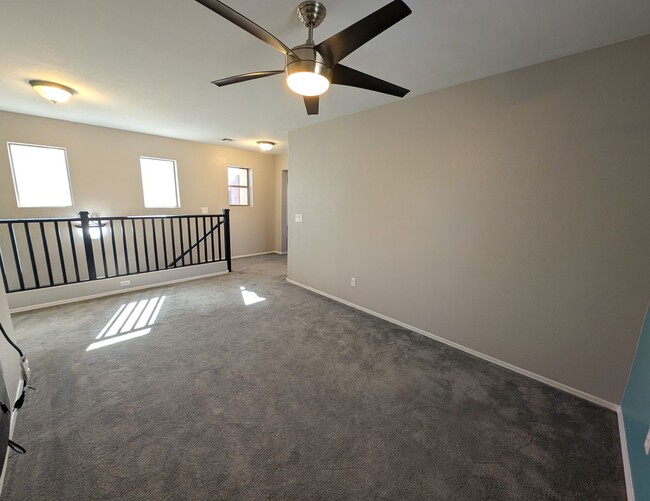 Building Photo - 3 Bedroom Home in the Waterford Square Com...