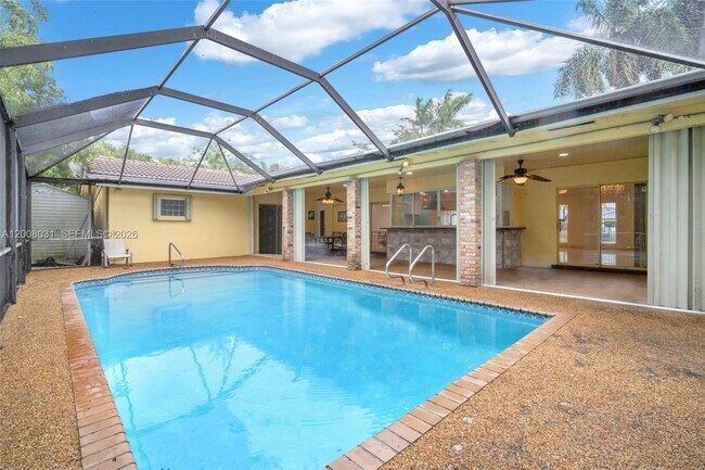 Building Photo - 3441 N Hills Dr