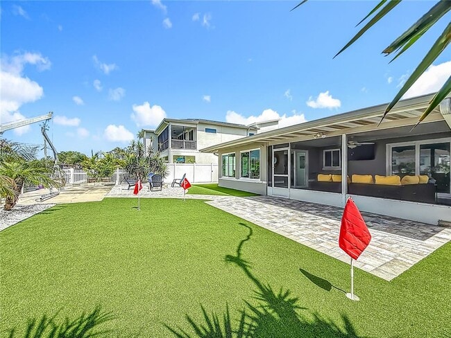 Building Photo - 572 Baywood Dr N