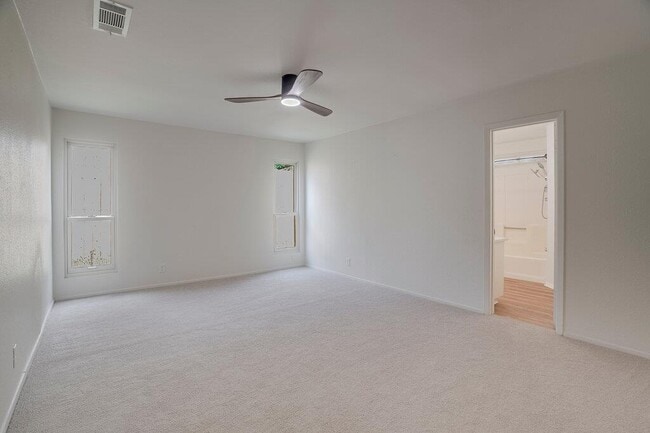 Building Photo - 606 Splitrock