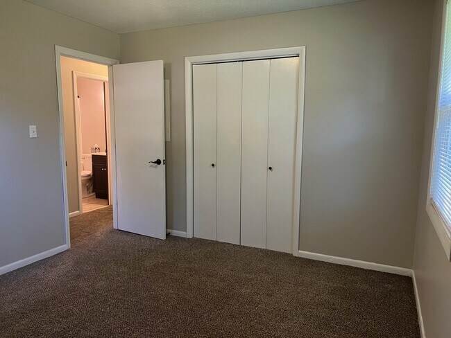 Building Photo - 2053 Mims Rd