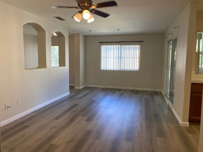 Building Photo - 25794 Iris Ave