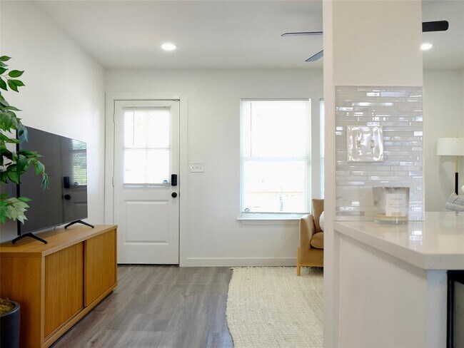 Building Photo - 1401 Marcus Pl