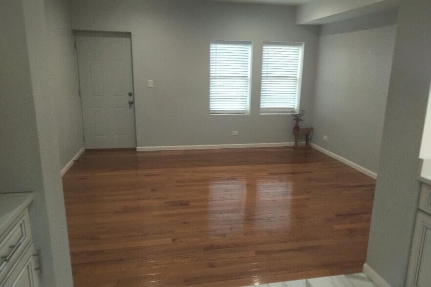 Dining Room - 6108 W Addison St