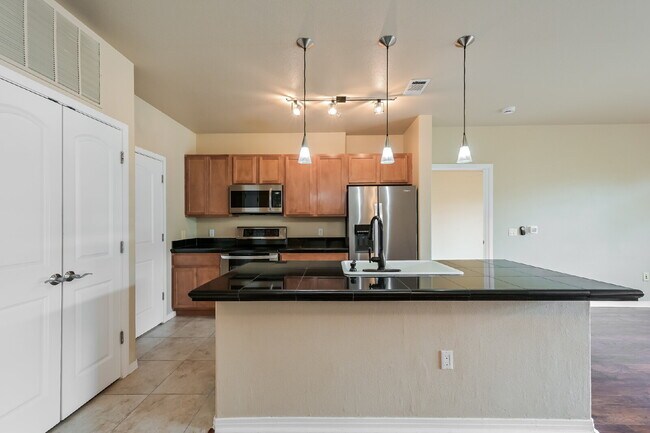 Building Photo - Your New Home Awaits in Lone Tree's Lincol...