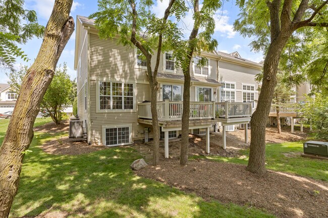 Building Photo - 460 Vaughn Cir