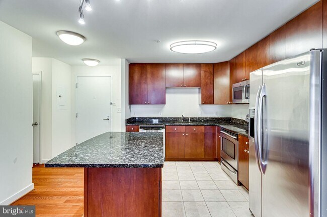 Building Photo - 155 Potomac Passage