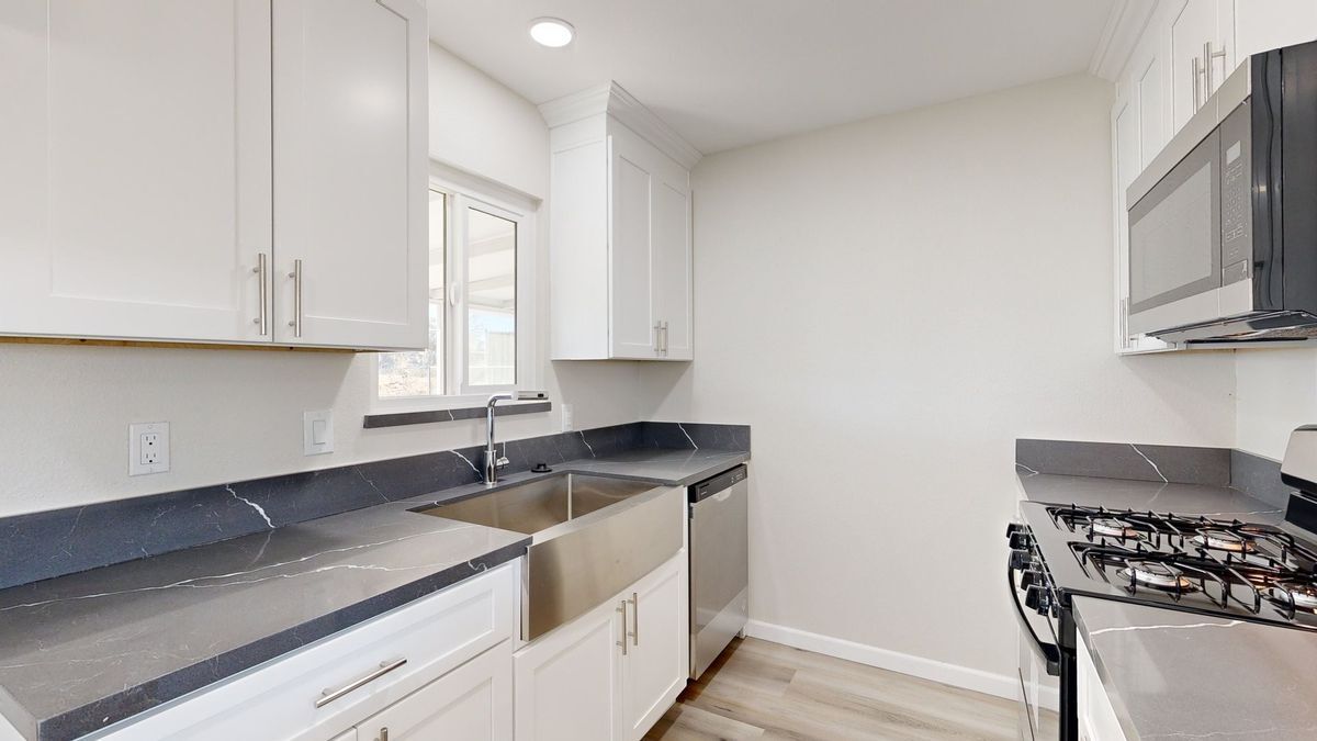 Building Photo - 9670 Timberlane Ave