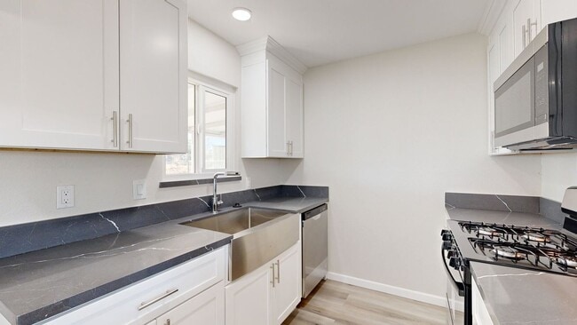 Building Photo - 9670 Timberlane Ave