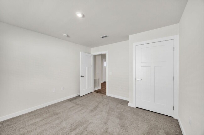 Building Photo - Beautiful 3BR / 2BA Craftsman-Style Home in Durbin Oaks in Fountain Inn $1995/mo***