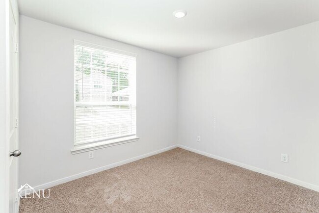 Building Photo - 10453 Sweetwater Creek Dr