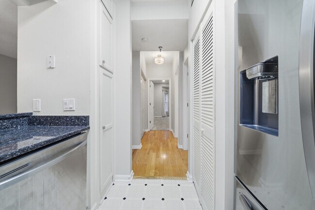 Building Photo - 300 Yarmouth St