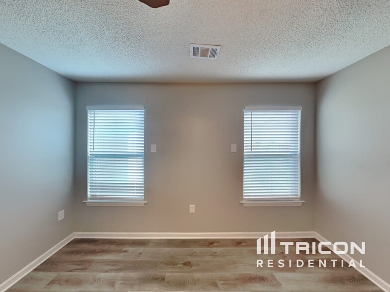 Building Photo - 4 Leyland Cypress Ct