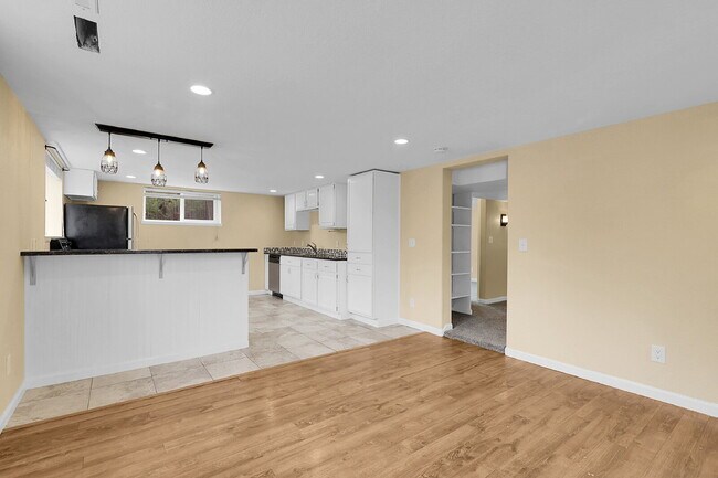 Building Photo - $1,795.95 - 2 Bed, 1 Bath Duplex Unit in Littleton with Fenced in yard, and In Unit Laundry!