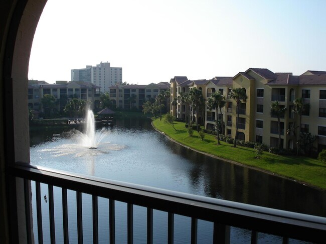 Building Photo - 200 Uno Lago Dr